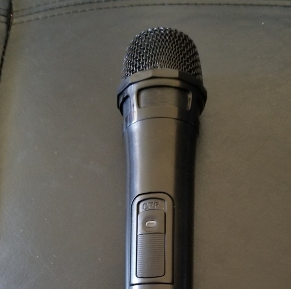 Super sonic portable Karaoke machine and CDs - Picture 5 of 6